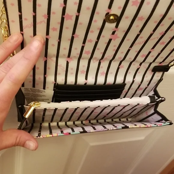 Betsey Johnson Purse with Dog Face Removable strap Excellent Condition. NWOT - Picture 6 of 12